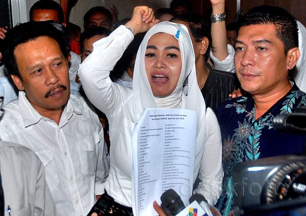 Pendukung Sutiyoso Sambangi DPR