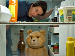 Mark Wahlberg Awalnya Merasa Konyol Akting Bareng Boneka Beruang