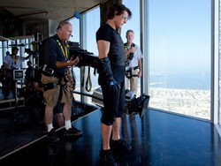 Demi Lakukan Adegan Berbahaya Sendiri, Tom Cruise Rela Pecat Perusahaan Asuransi