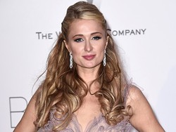 Jadi Korban Keisengan, Paris Hilton Panik Pesawat yang Ditumpangi Nyaris Jatuh