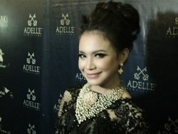 Rossa Berkaca-kaca Berlian Buatannya Dihargai Rp 66 Juta