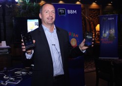 Jago Bikin Stiker BBM Diganjar BlackBerry Passport