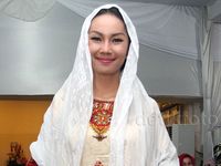 Kalina Tampil Berkerudung