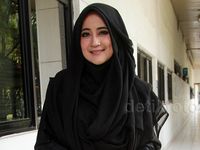 Pipik Pasrah Soal Pasangan