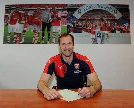 Arsenal Resmi Dapatkan Cech
