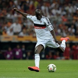 Demba Ba Merapat ke Shanghai Shenhua