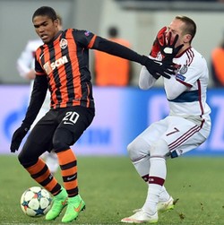 Douglas Costa Konfirmasi Minat Bayern pada Dirinya, tapi Belum Ada Kesepakatan