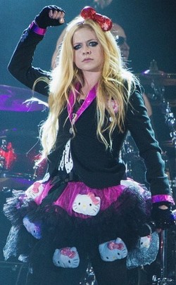 Pertamakali Curhat Soal Penyakitnya di TV, Avril Lavigne Berurai Air Mata