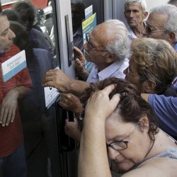 Krisis Utang Yunani, Warga Antre di ATM dan Supermarket