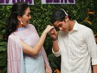 Ehmm... Al Ghazali Cium Tangan Puteri Indonesia 2014