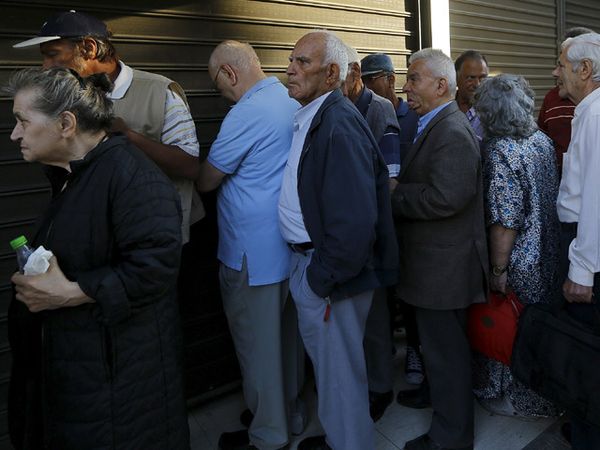 Krisis Utang, Warga Yunani Antre di ATM