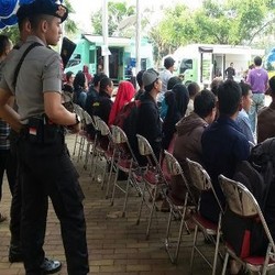 Penukaran Uang Receh di Monas Dijaga Brimob Bersenjata Lengkap