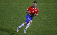 Chile membuka skor di menit ke-42, lewat Vargas setelah memanfaatkan bola muntah hasil umpan Alexis. REUTERS/Ricardo Moraes.