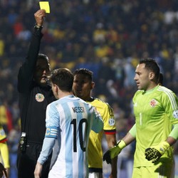 Akumulasi Kartu Kuning Membayangi Messi, Aguero, dan Mascherano