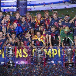 Barca Bakal Diselidiki UEFA Gara-gara Bendera dan Nyanyian