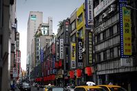 Berburu 'Senjata' Fotografi di Camera Street