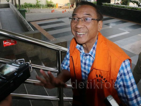 Diperiksa KPK, Jero Wacik Bungkam