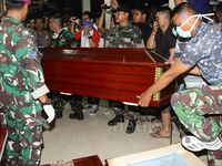 Peti Jenazah Disiapkan di RS Adam Malik