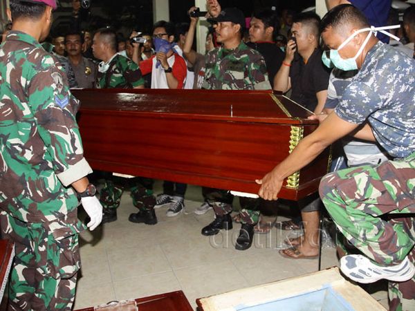 Peti Jenazah Disiapkan di RS Adam Malik