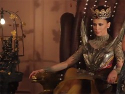 Ini Penampilan Misterius Sophia Latjuba sebagai The King di Comic 8