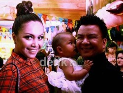 Denada Putuskan Cerai, Anak Kerap Tanya Keberadaan Jerry Aurum