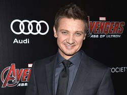 Sering Dikira Gay, Jeremy Renner Tak Peduli
