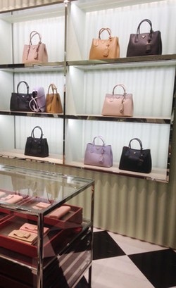 Foto: Melihat Kemewahan Ala Italia di Butik Prada Pacific Place, Jakarta