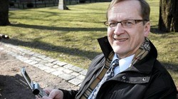 Bapak SMS Tutup Usia