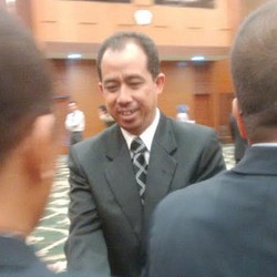 Menkeu ke Dirjen Bea Cukai: Kita Diserbu Barang Impor Ilegal