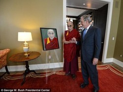 Dalai Lama Terkesan dengan Lukisan Buatan George W Bush