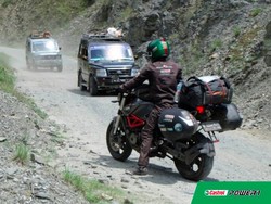 Castrol Lanjutkan Misi Touring 17 Negara Mario Iroth