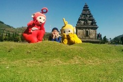 Ada Teletubbies di Candi Arjuna, Dieng
