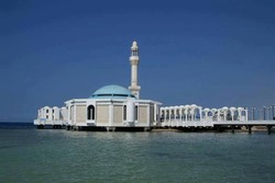 Jeddah Punya Masjid Cantik Terapung di Laut Merah
