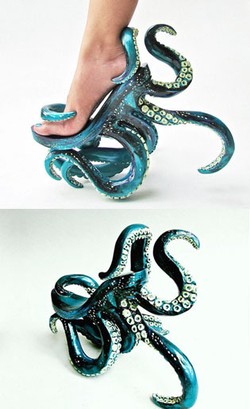 Desainer Favorit Lady Gaga Buat Sepatu Bentuk Tentakel Gurita