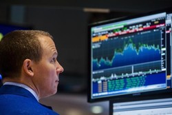 Tak Terpengaruh Yunani Bangkrut, Wall Street Masih Naik