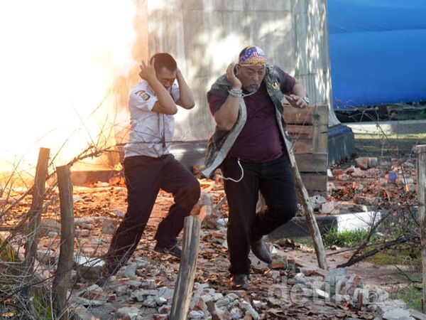 Indro Warkop Bergelut dengan Bom di 'Comic 8: Casino Kings'