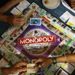 Pembesut Hunger Games Bikin Film Monopoli