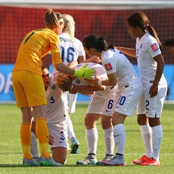 Tangis Tiga Singa di Edmonton