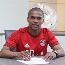 Bayern: Douglas Costa Bukan Pengganti Ribery