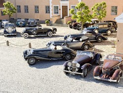 Ditinggal Istri, Suami Lego 48 Unit Mobil Kuno