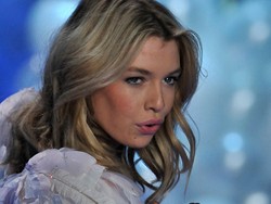 Kenalan dengan Stella Maxwell, Model Victorias Secret Pacar Miley Cyrus