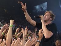 Keseruan Konser 'Smoke and Mirrors' Imagine Dragons di New York