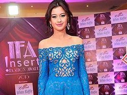 Jaga Kesehatan Saat Puasa, Kimberly Ryder Ikut Kelas Olahraga