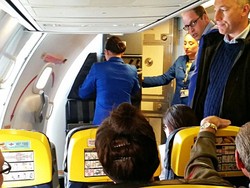 Pangeran William Kepergok Terbang ke Skotlandia dengan Pesawat Kelas Ekonomi