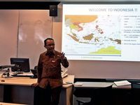 Ketum HIPMI Ceramah di Australia