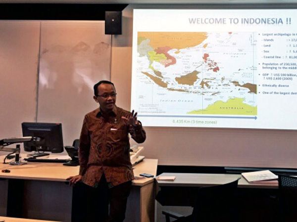 Ketum HIPMI Ceramah di Australia