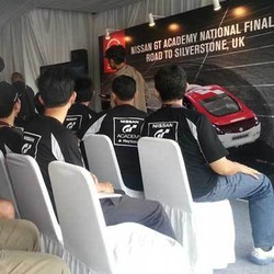 Beraksi di Mobil Sungguhan, Finalis Nissan GTA: Seru!
