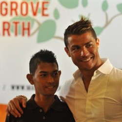 Martunis: Dari Berbaju Rui Costa, lalu Berjumpa CR7, Blatter, Eusebio... dan Berakhir di Akademi Sporting