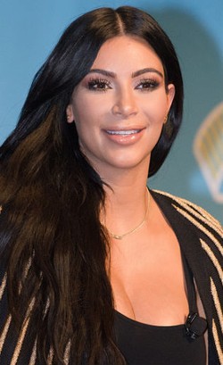 Kim Kardashian Bicara Soal Suntik Botoks dan Filler Saat Hamil