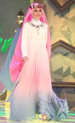 Cantiknya 8 Peserta Sunsilk Hijab Hunt dengan Gaun Rancangan Desainer